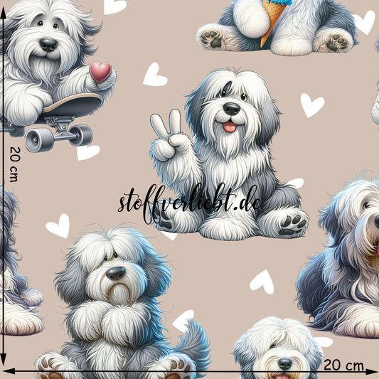 Popeline - Baumwolle Stoff mit Old English Sheepdog (OES, Bobtail) auf beigem Stoff  – Hundemotive mit Herz, Eiscreme, Skateboard und Peace-Zeichen - stoffverliebt.de